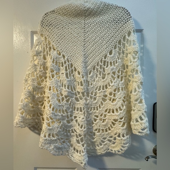 70’s Handmade Elegant Cream Crocheted Shawl Poncho Pashmina Coverup VTG Granny - Picture 10 of 13